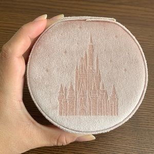 Adorable Baxter&Co Disney Jewelry Travel Case